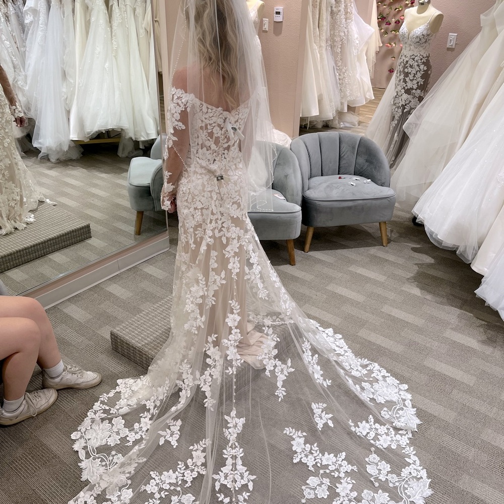 Allure Bridal wedding dress 9863.  Ivory lace, Never worn or altered.  Size 8.